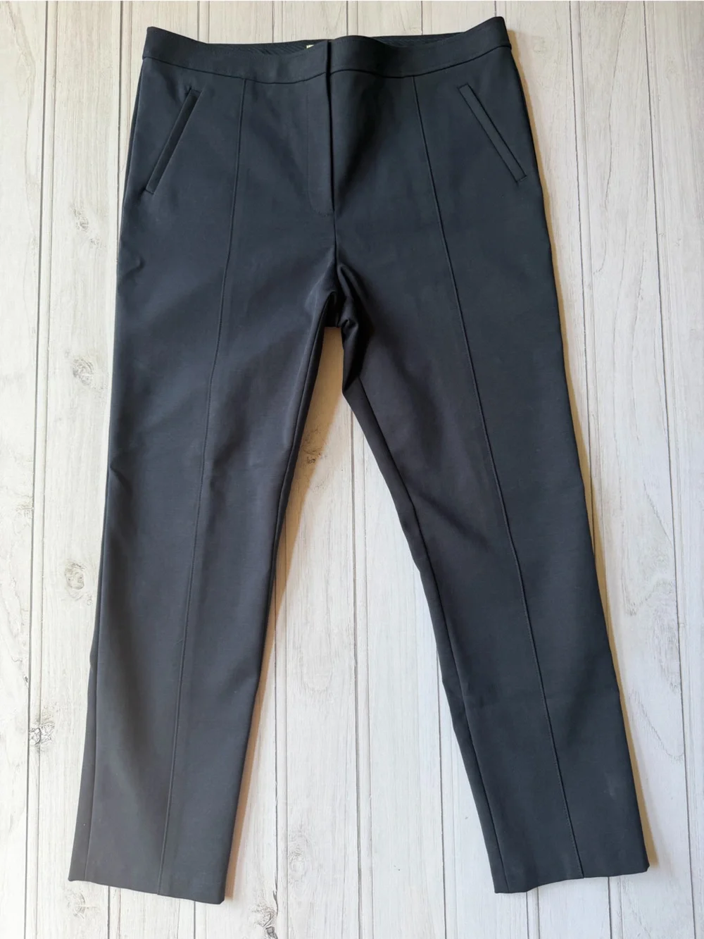 Women’s Tory Burch navy blue Vanner tailored cropped ankle pants. Size 14